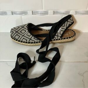 Toms lace up black / white sandals.  Long laces to wrap ankles. EUC!